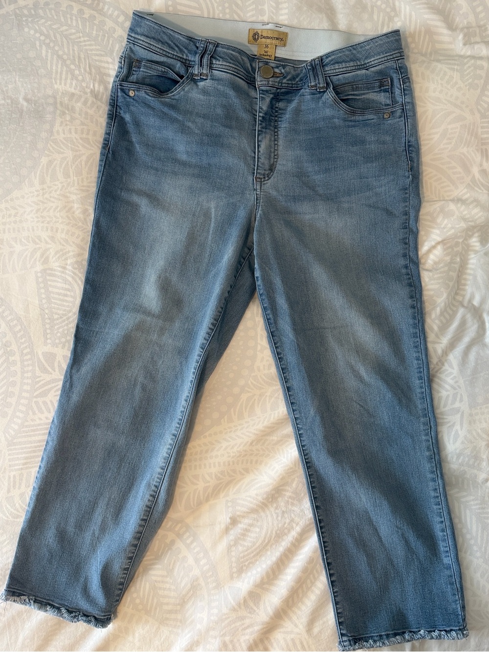Democracy Light Blue Cropped Ankle Jeans - Size 16
